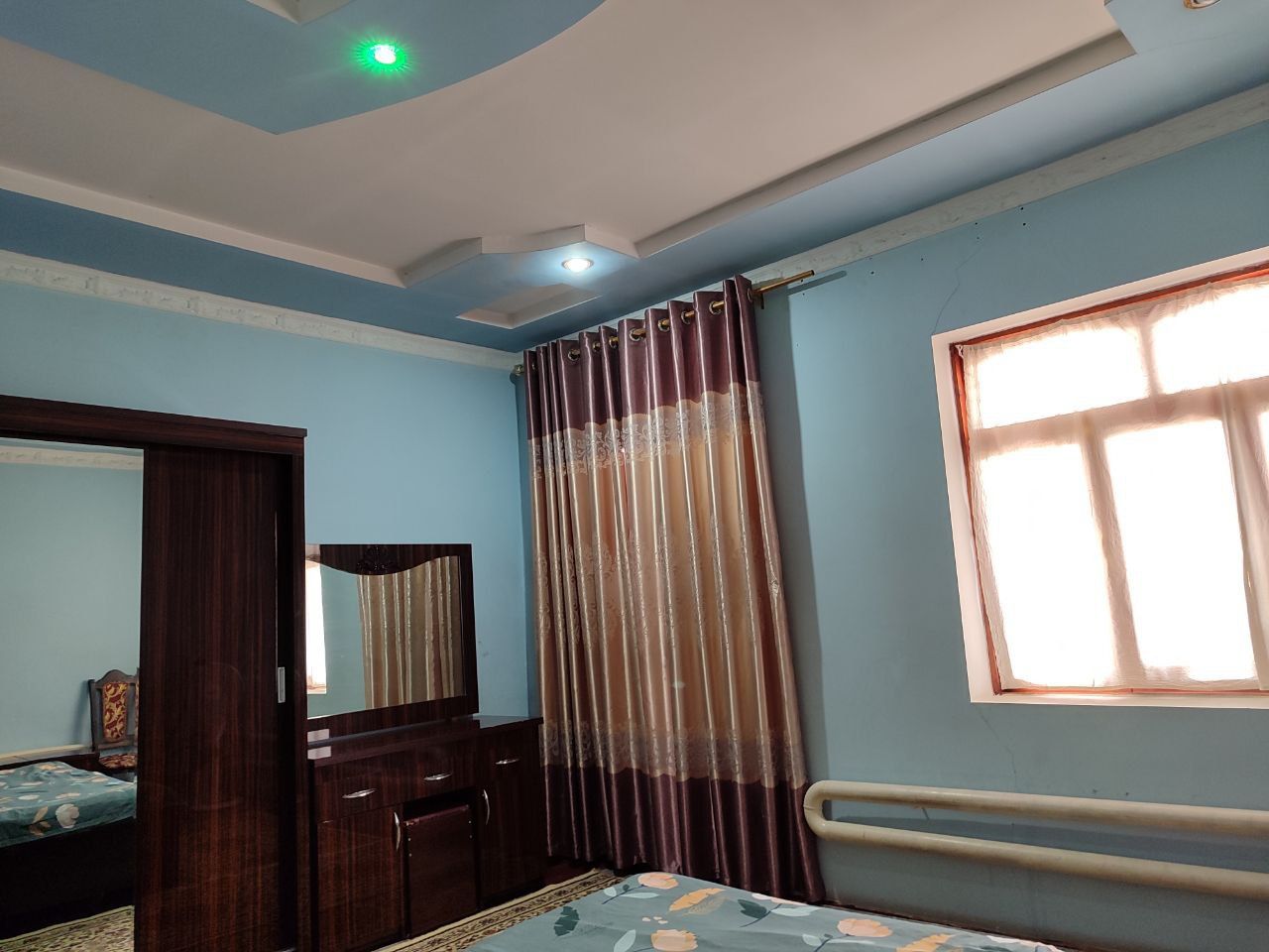 Hovli uy kvartira ga almashiladi kotta hovli 6 sotix yandi qurilgan
