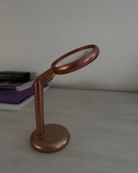 Lupa de birou noua