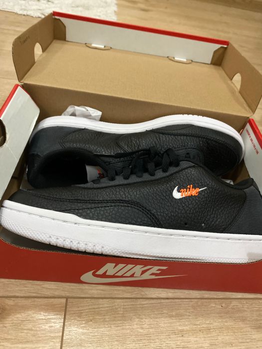 Нови оригинални дамски обувки Nike