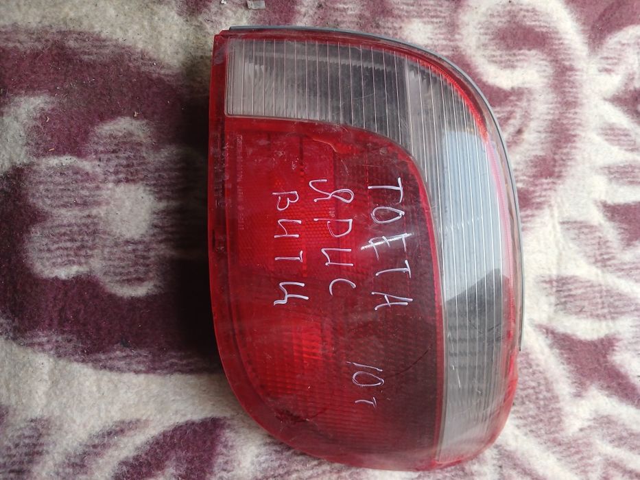 Фонарь Тоета Ярис витц