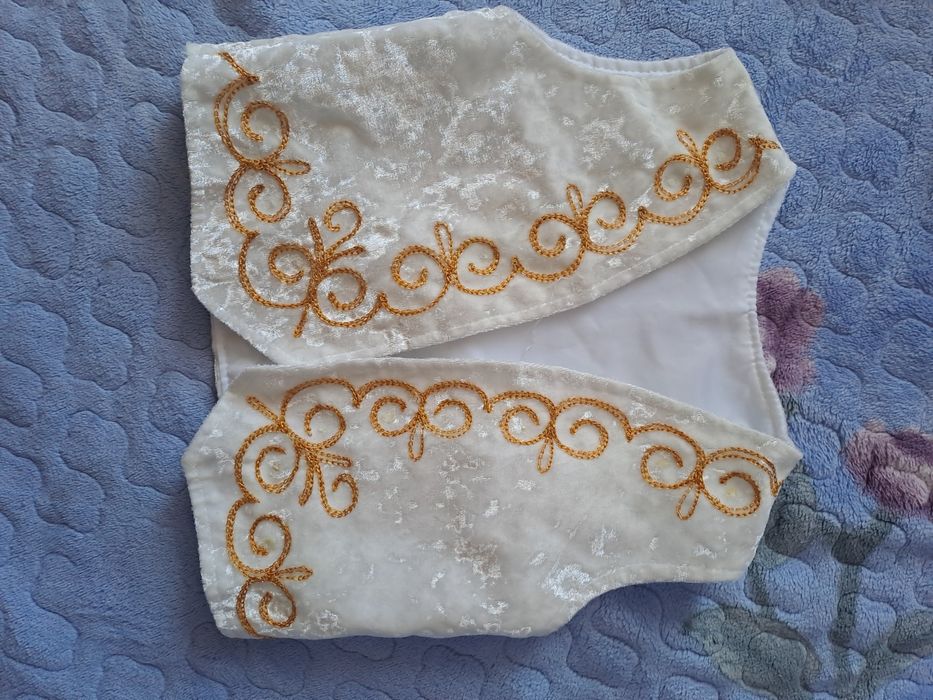 Продам костюм на годик