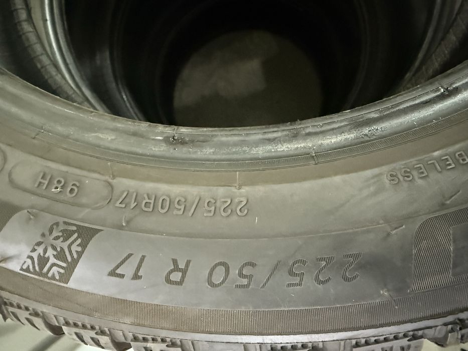 Гуми 225/50/17 дот22 година 4 броя!