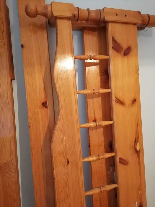 Продавам спалня от светло дърво, матрак, 2 възглавници