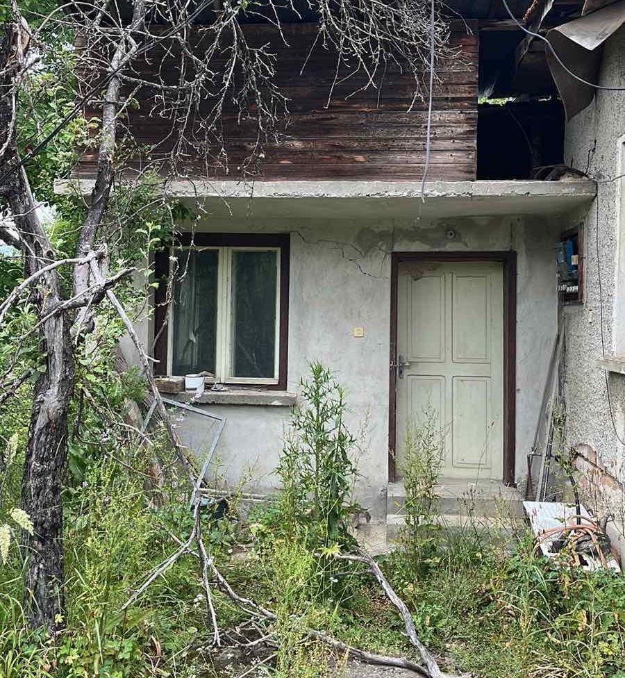 Къща 95кв.м. и парцел 3767кв. м. в с. Млечево, общ. Севлиево