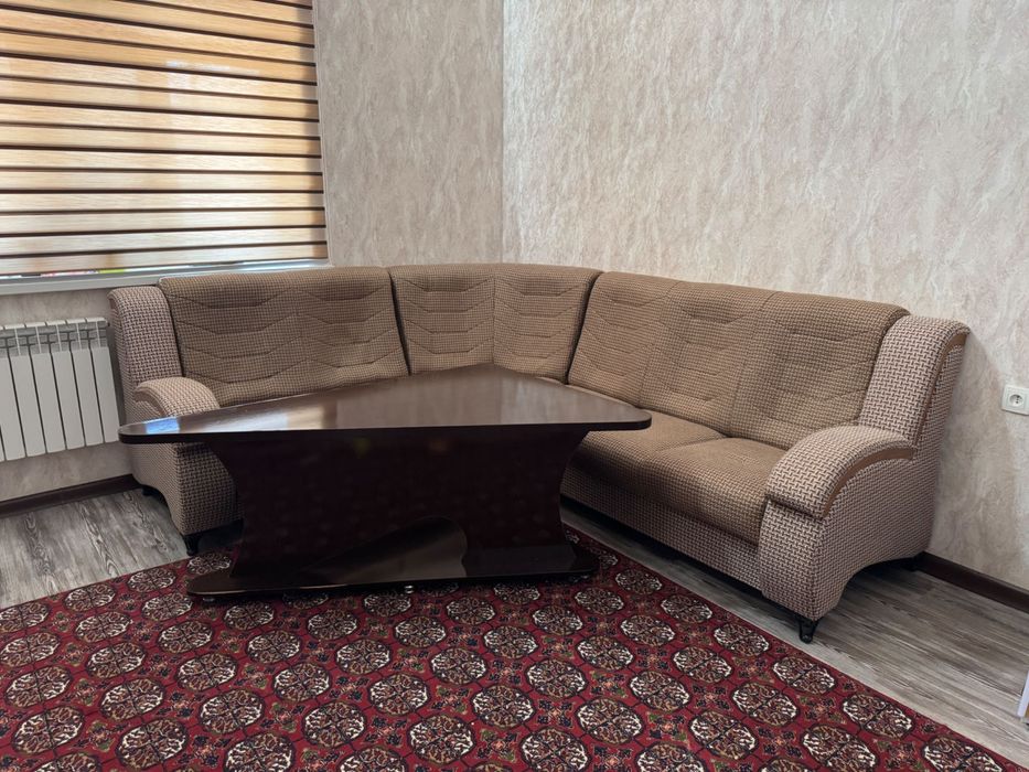 Уголок Диван Стол менен