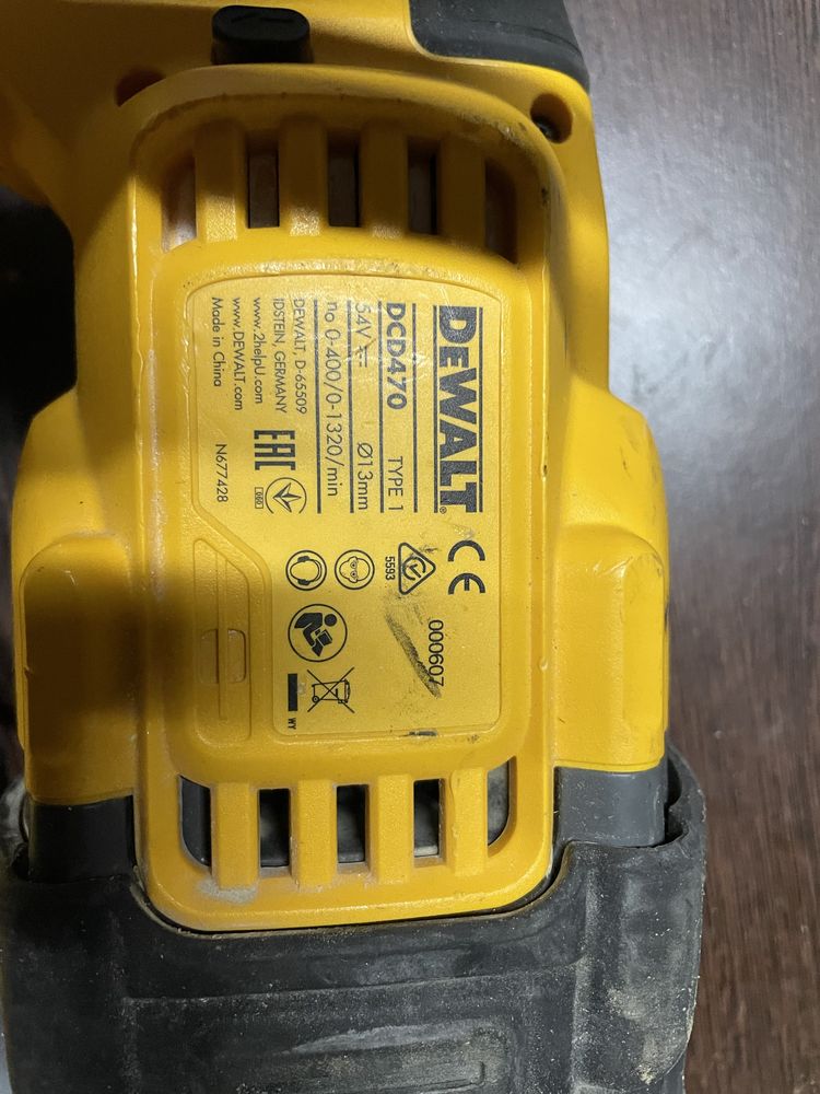 Vand masina de gaurit unghiular dewalt dcd470!!