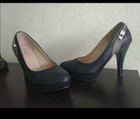 Продам женские туфли 37р