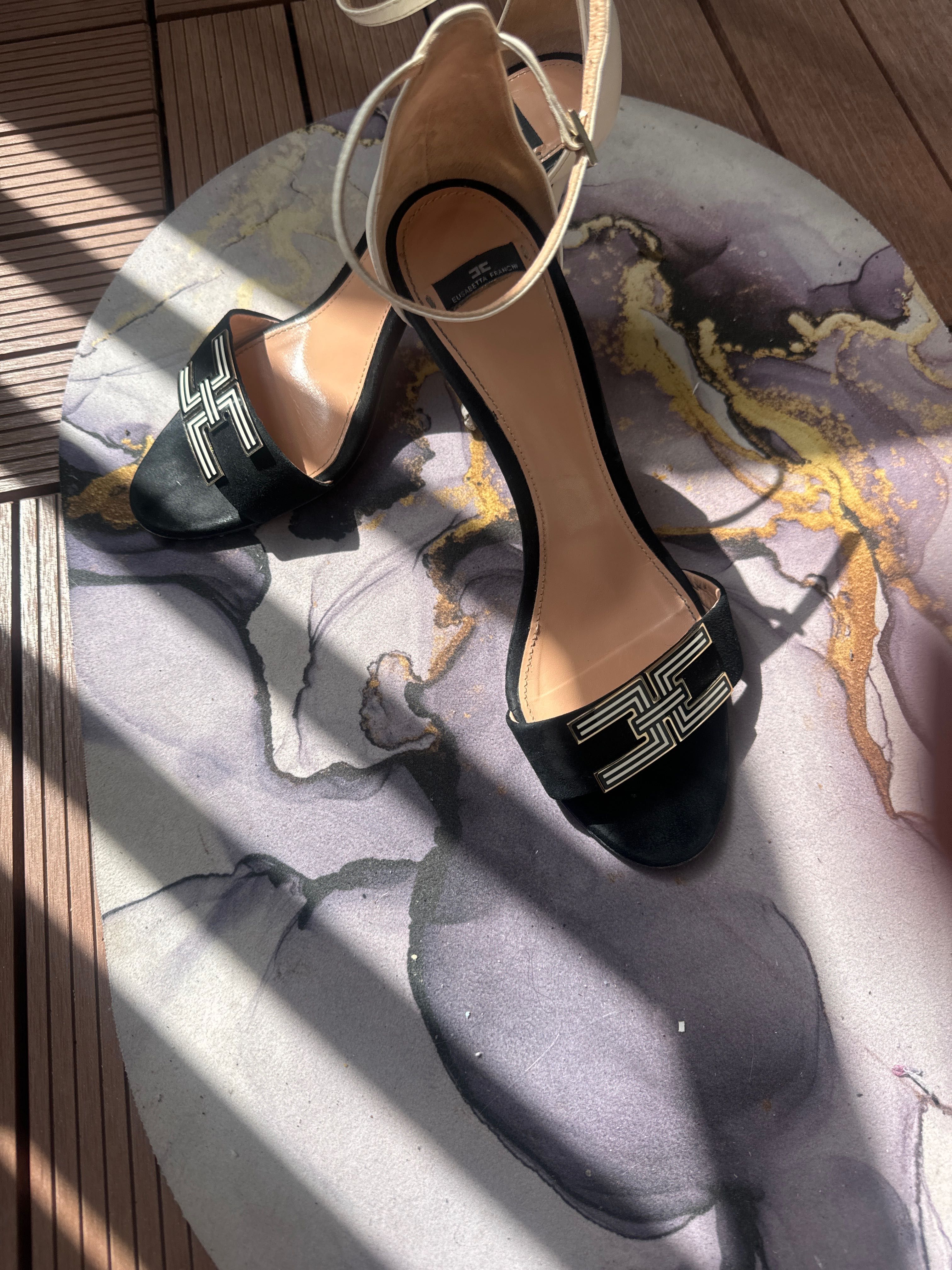 Elisabetta Franchi 38 обувки сандали