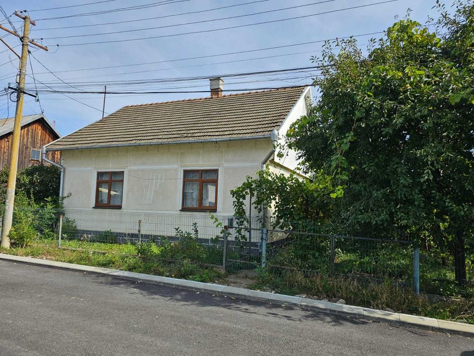 Casă cu gradină de vânzare în Rădăuți - 1135 mp