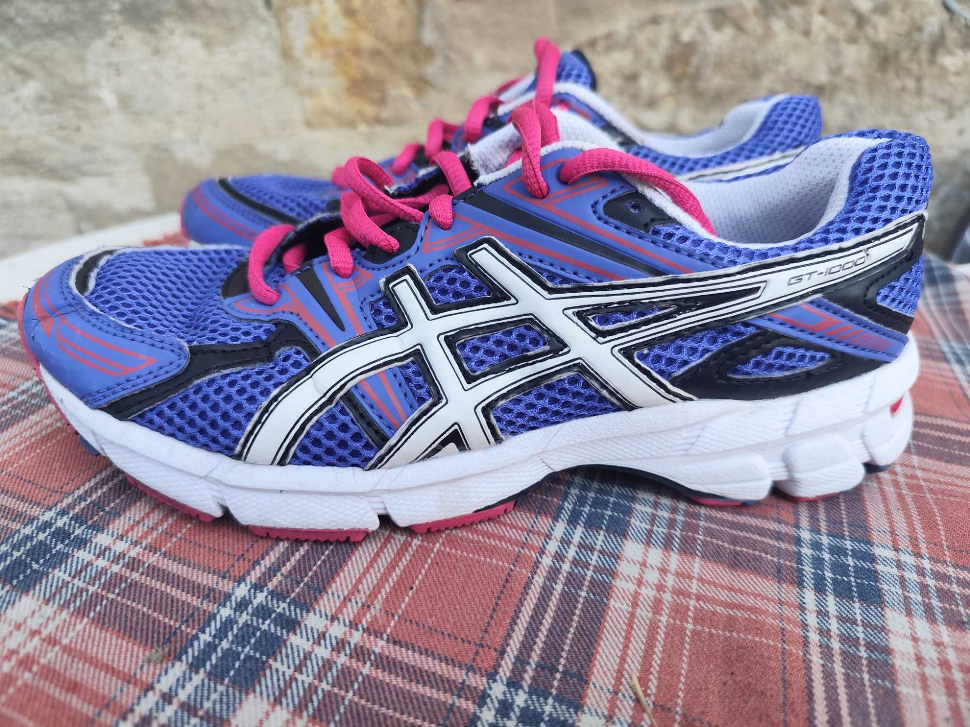 Оригинални дамски маратонки Asics
