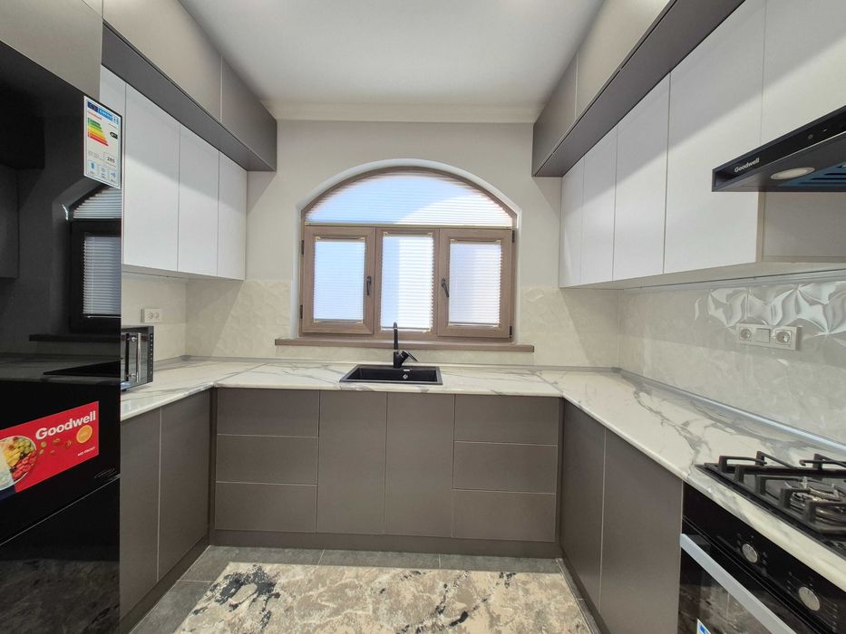 Продается 5 ти комн Квартира Банковская Госпитальный рынок Мирабадский