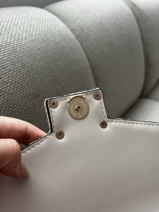 Дамска чанта Guess