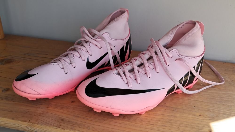 Детски розови бутонки Nike