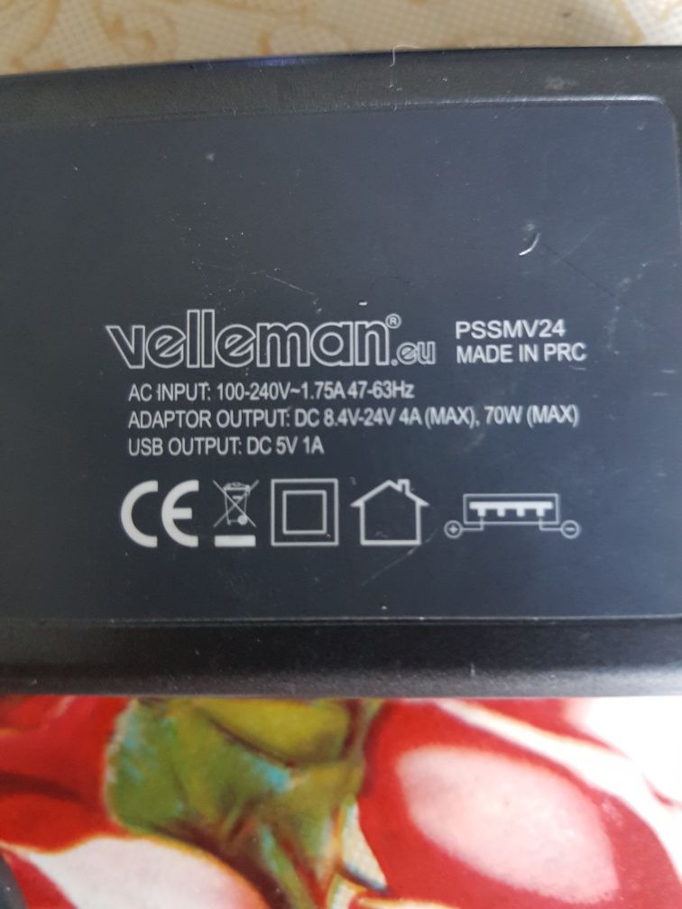 Alimentator universal Velleman 8,4/24v