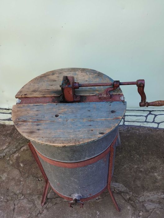 Центрофуга за мед