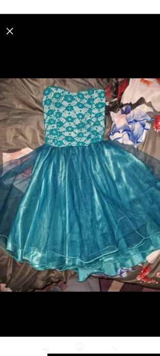 Vând rochii Xs și S