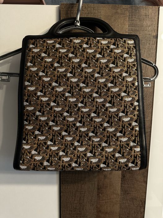 Дрехи Guess, Zara, Pinko