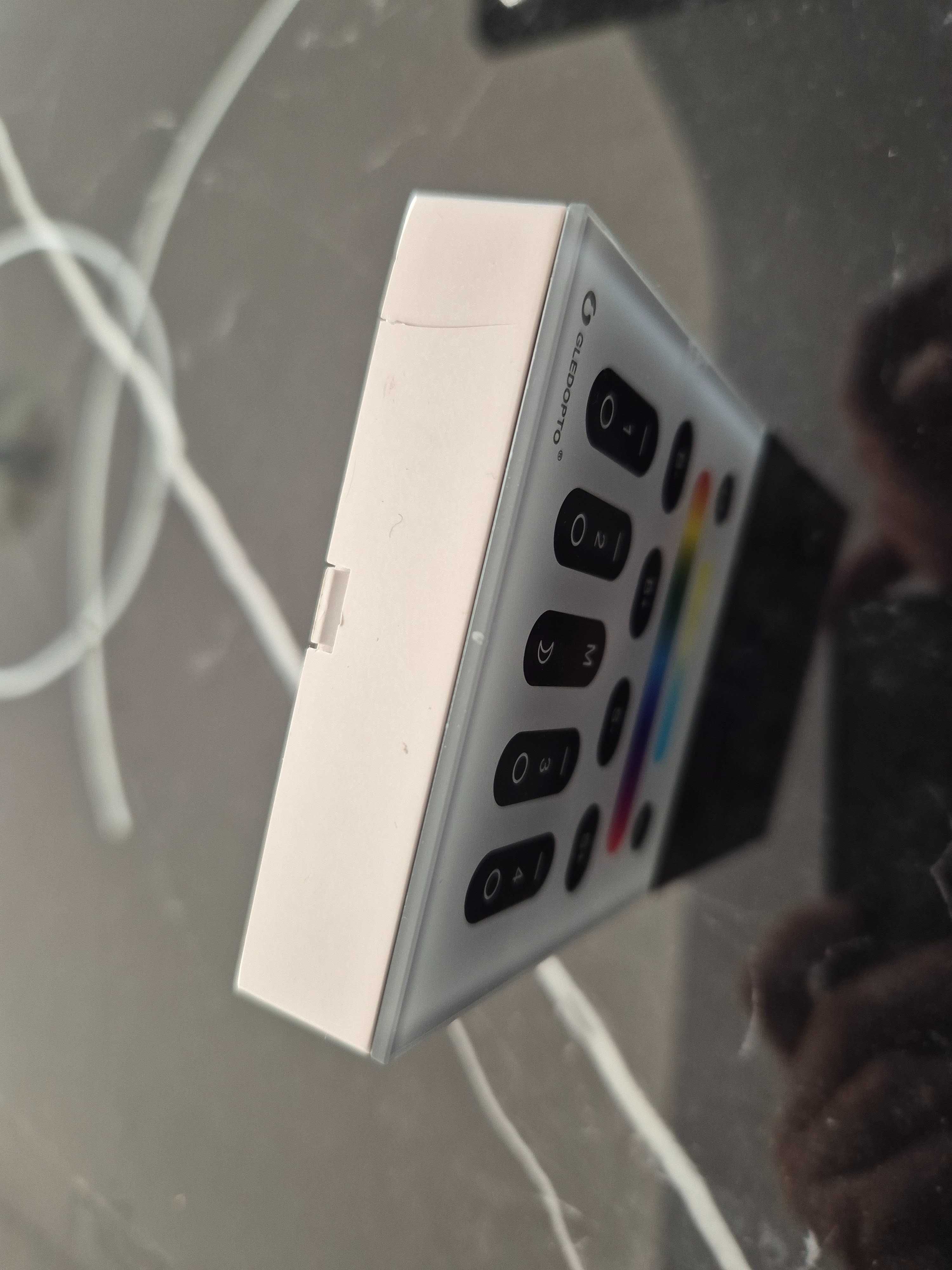 Стилен тъч панел за LED осветление - RGB+CCT, безжично управление