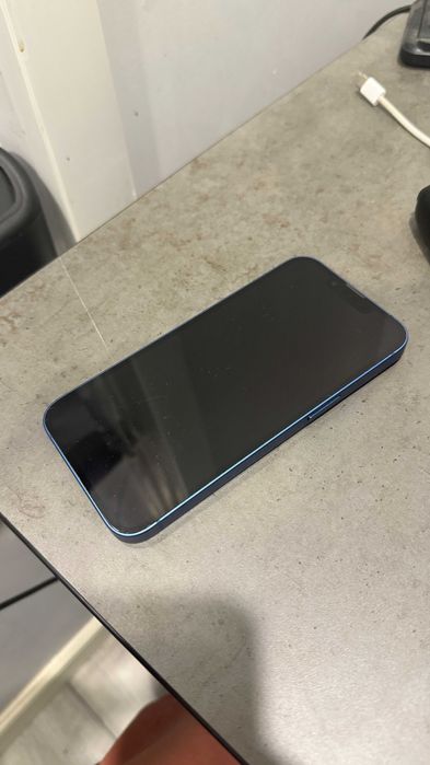 iPhone 13 в хорошем состоянии