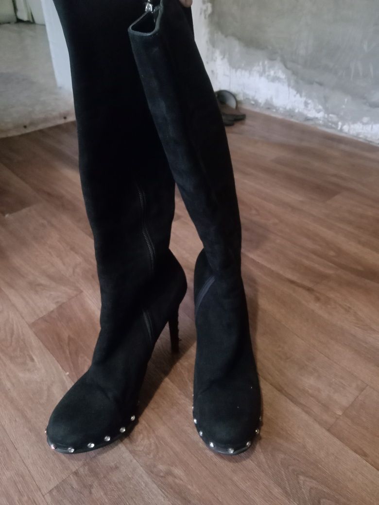 Срочно продам, сапоги женские на каблуках, 40-ой размер