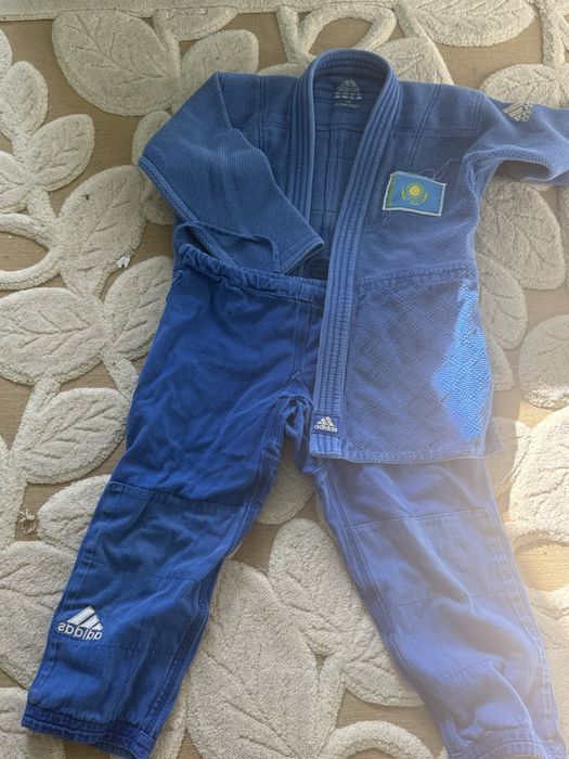 Продам кимоно дзюдо adidas 135р.