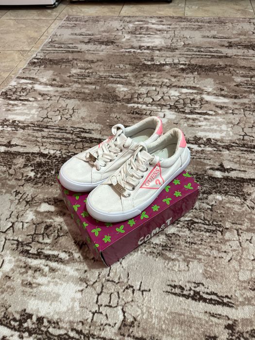 Обувки Guess розови