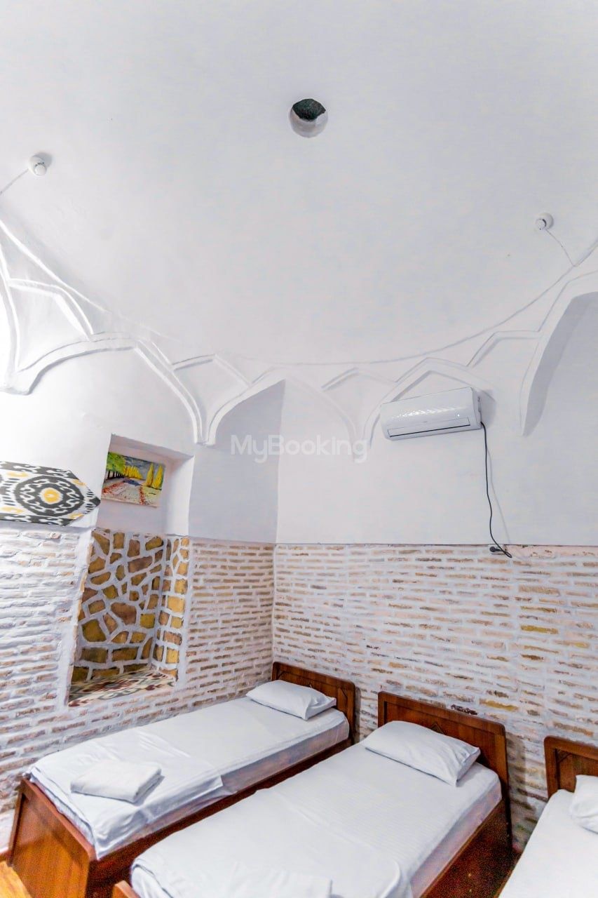 Arzon hotel. Labi hovuz yonida joylashgan 18-asr Carvon Saroyi