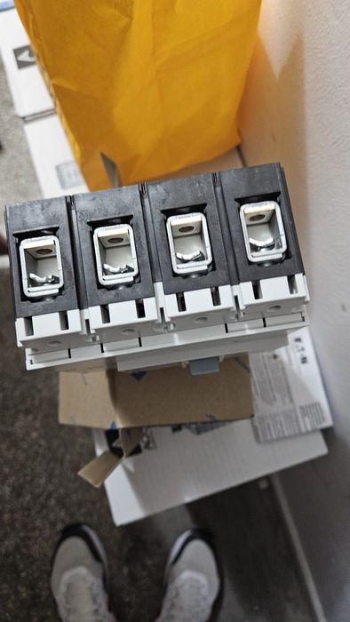 Intrerupator tetrapolar EATON LZM 1