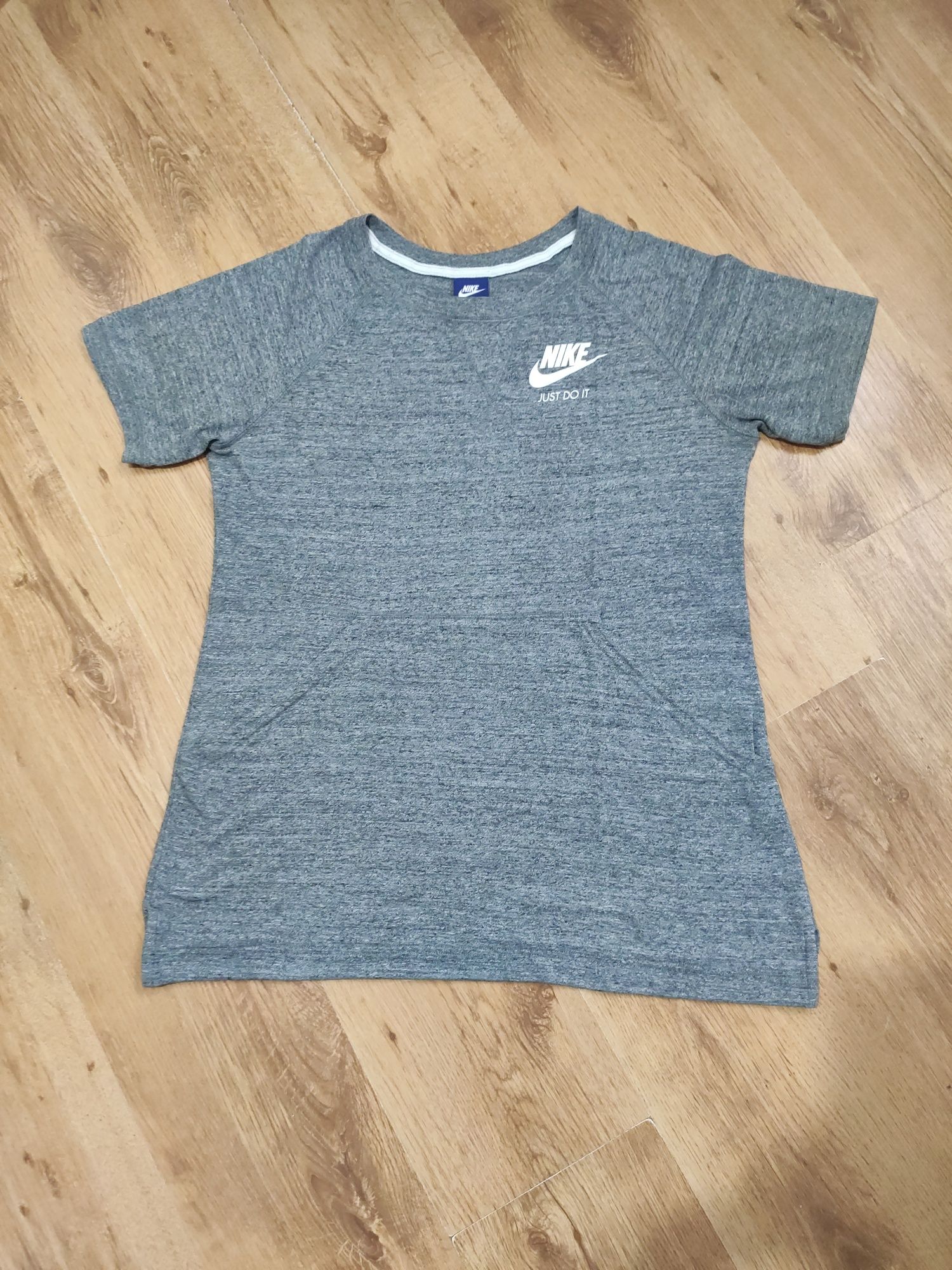 Tricou dama Nike cu marsupiu mărimea L