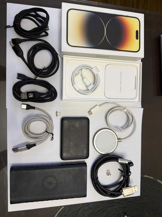 Apple iPhone 14 Pro Max 256GB Gold+много аксесоари. Пълен комплект