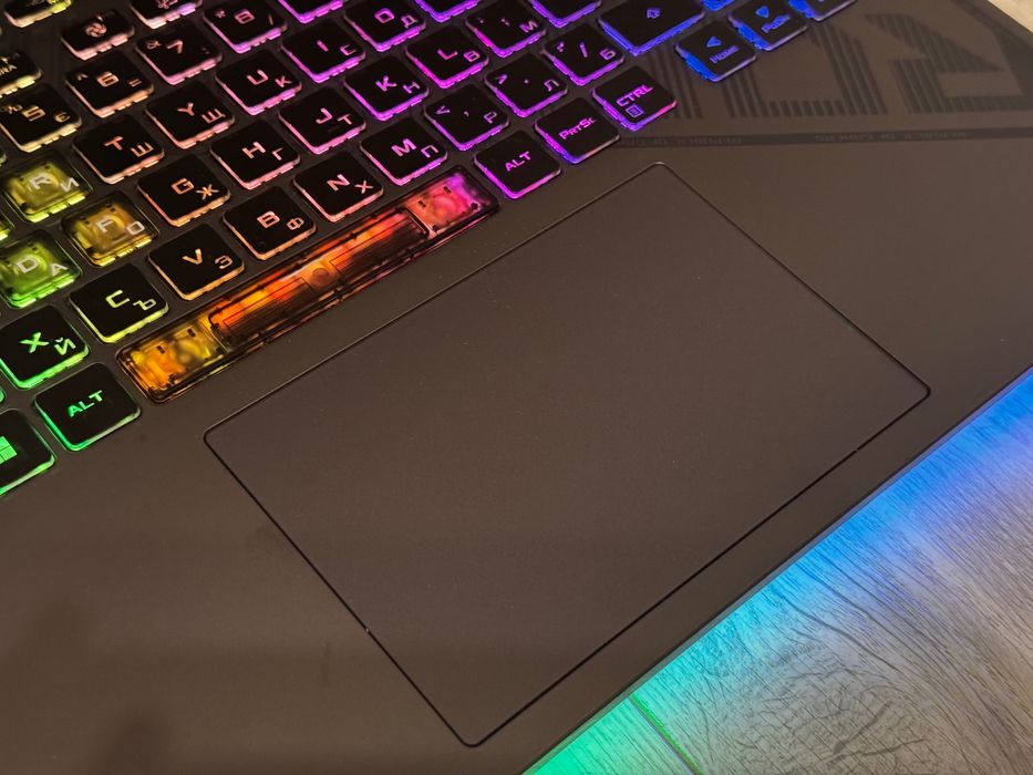 16.0 IPS 165hz/ RTX 4060 8GB/i7 13650HX /32GB / 1TB SSD/ Rog Strix/RGB