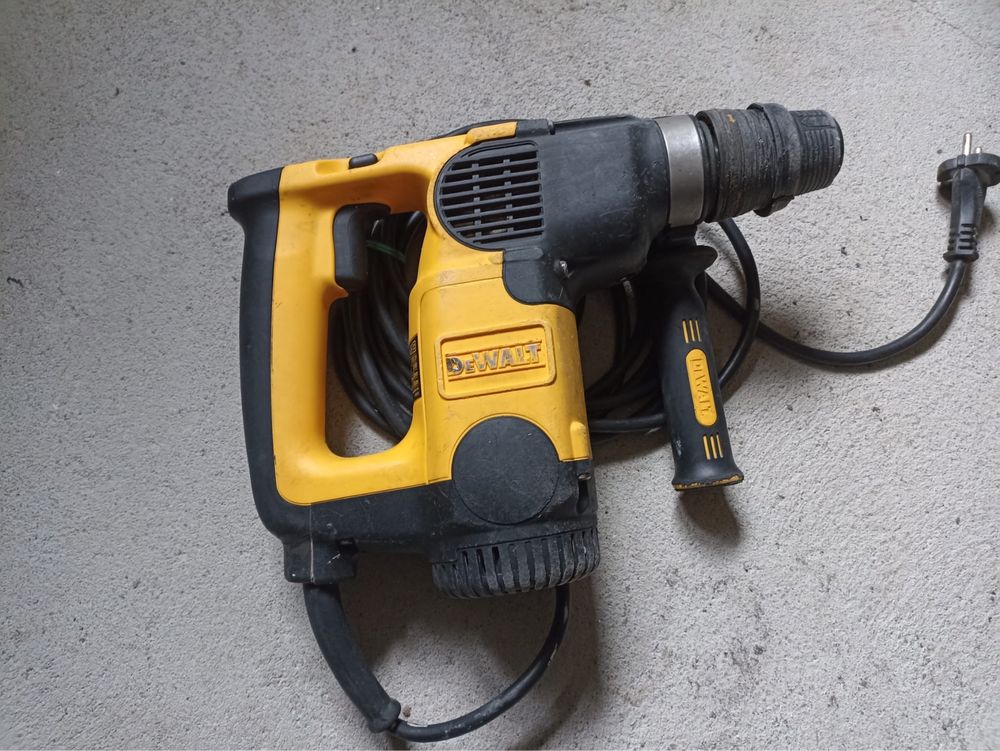 D25304, cu 3 functii (drill,percutie & combinate), original-DeWALT.