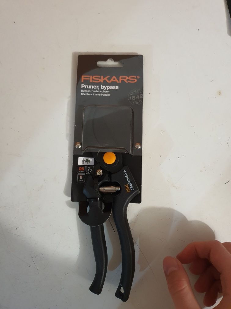 Foarfeca Neagra FISKARS