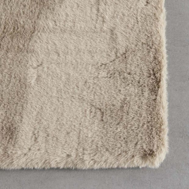 Супер пухкав килим, имитация за заешка кожа