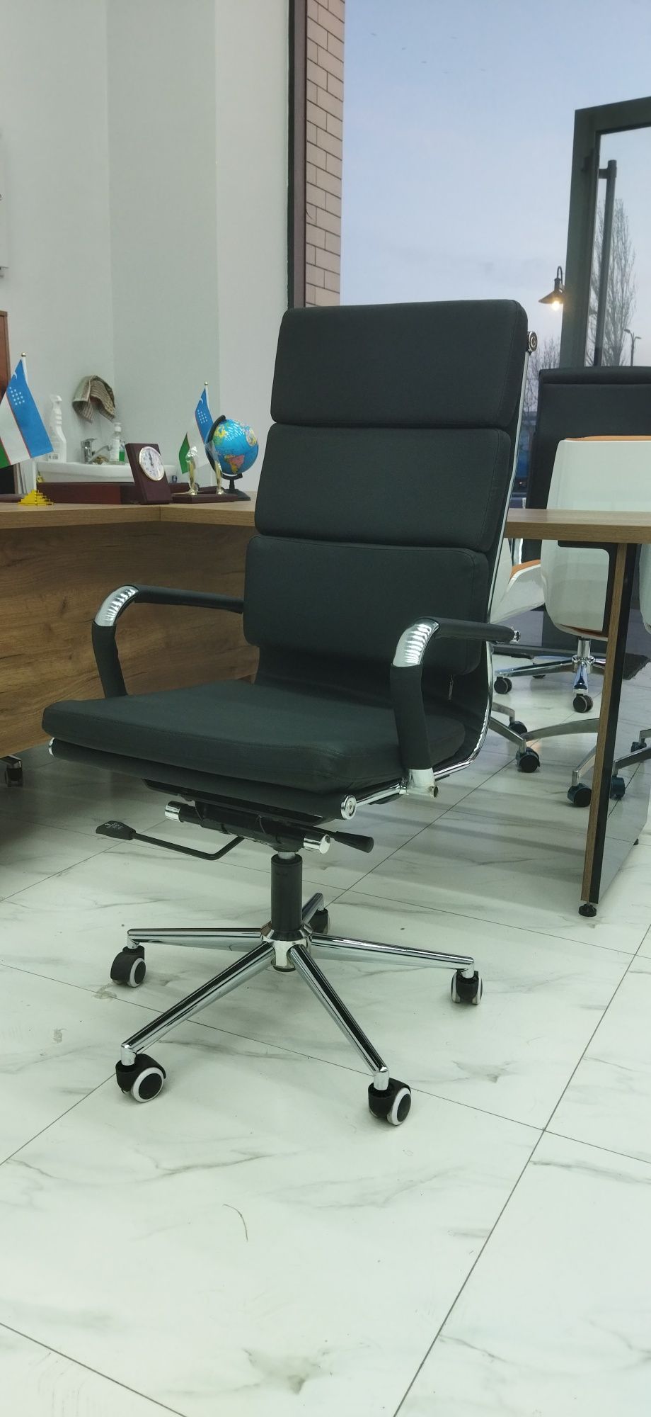 Kreslo model DELGADO DELUXE GALAXY кресла для руководителей,