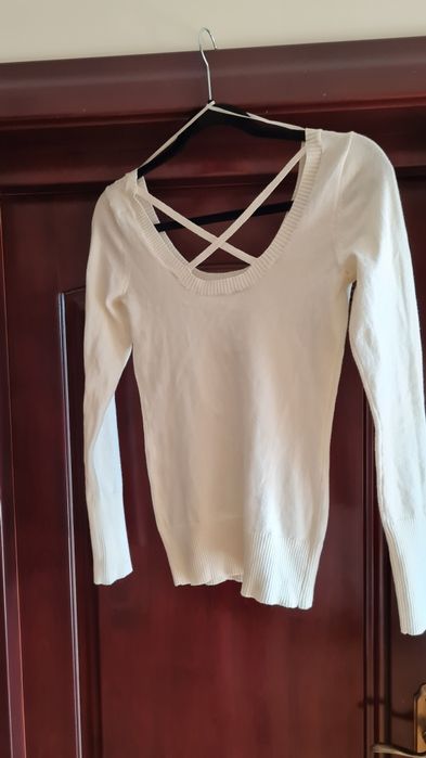 Bluză albă Guess cu spate interesant