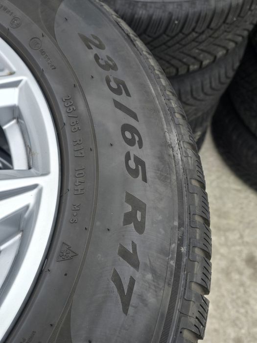 4 Броя 235/65/17 Pirelli 2x6,5mm 2x4mm