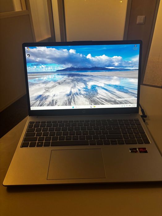 Laptop HP 15 - Ryzen 3 7320U - 8GB RAM