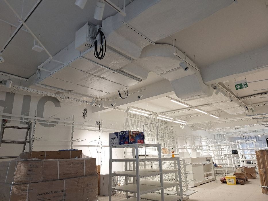 Execut lucrări de glet,vopsitorie,izolatii termice