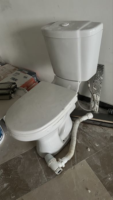 Прожам б/у унитазы и раковины