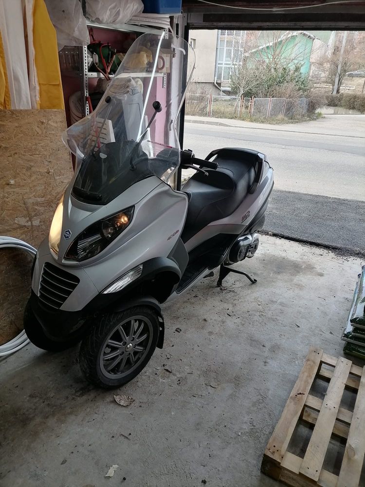 Scuter 3 roti Piaggio MP3