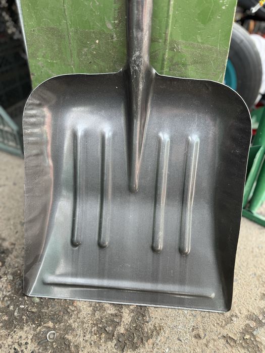 Снеговая лопата железная