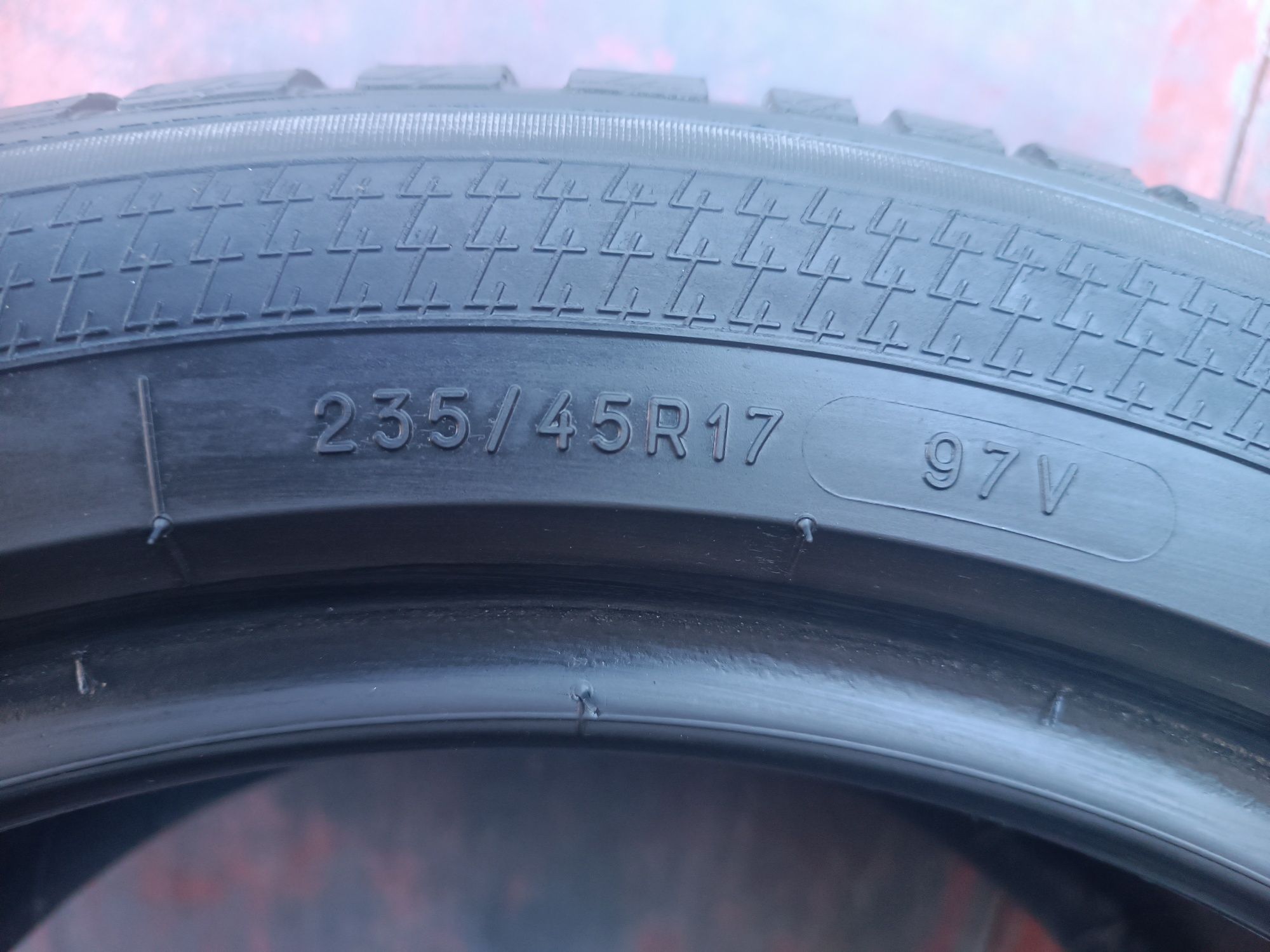 235/45/17 Kleber