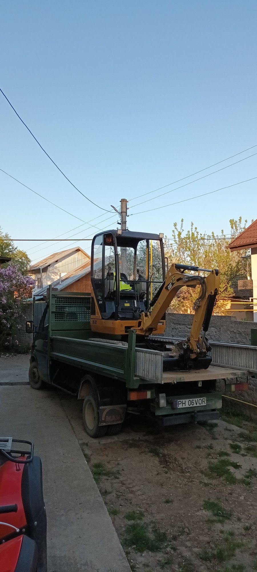 miniexcavator si autobasculanta  ,sorturi balastieră  ,nisip ,pietriș