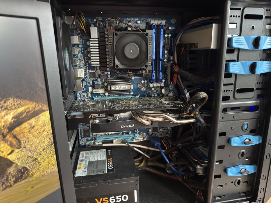 PC complet AMD FX-8350, 16GB RAM, SSD+HDD, R9 270X, ASUS 24”