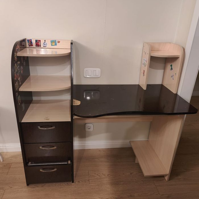 Компьютерный стол  беспалтно