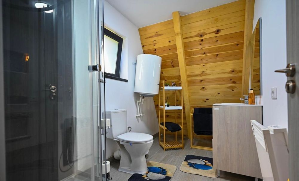 Ansamblu Case mobilate, echipate, 5.700mp teren, INVESTITIE, Brasov