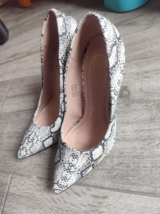 Pantofi stiletto ocazie, mărimea 37, fara defecte purtați de 2 ori