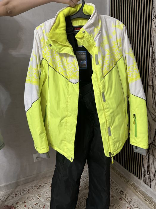 Женские вещи ,лыжный костюм