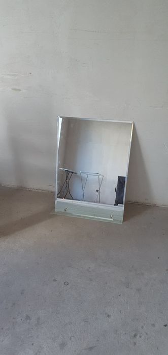 Астана Ул.А.Бокихана 25в продам зеркало раз.50/70см.цена 2500т.т.